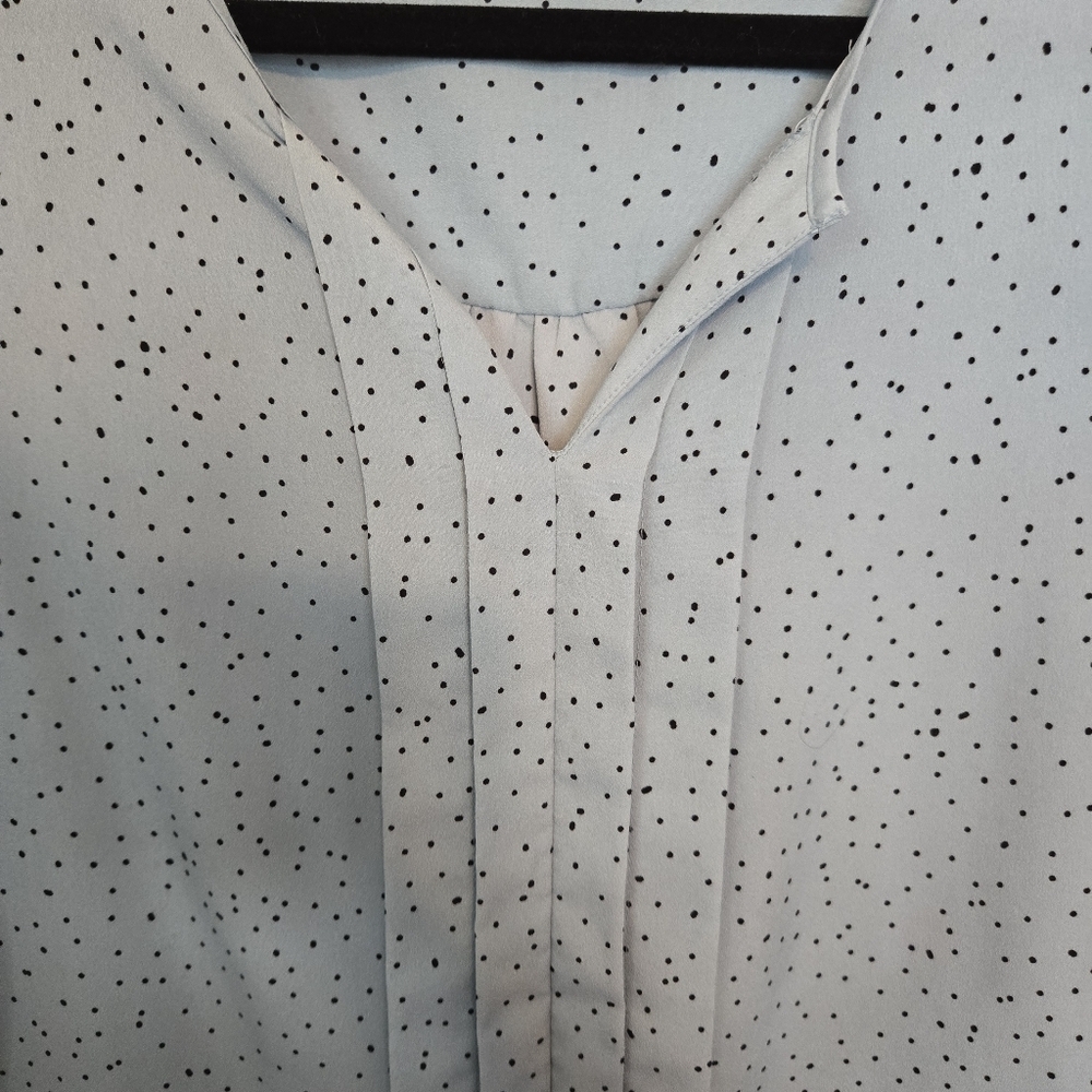 Croft & Barrow Women's Medium Blue Polka-Dotted Blouse - Picture 3 of 7